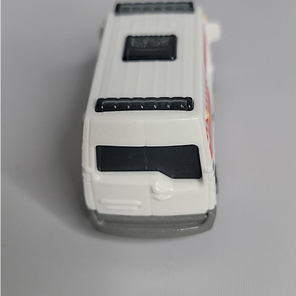 Matchbox Renault Master Ambulance Emergency Van White Diecast 2011 - Picture 4 of 7